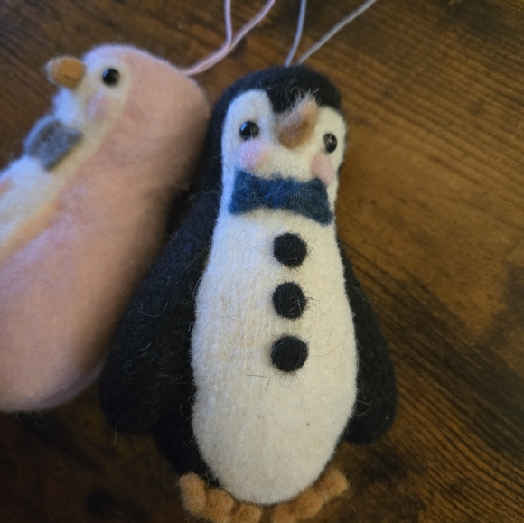 Set of 2 needle felted penguin Christmas tree hanging ornaments - NWOT, unused - Picture 3 of 5